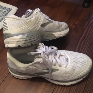 Brooks - White & Grey